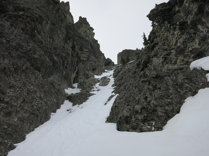 This is the gully immediately to the right of the rock fin. We ascended it mostly on rocky parts on the right side, and slowly descended in the snow on return (warning: can be avalanche prone!). 